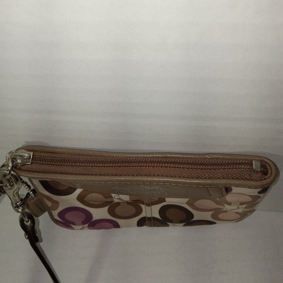 Coach Wristlet Clover Print - Picture 12 of 16
